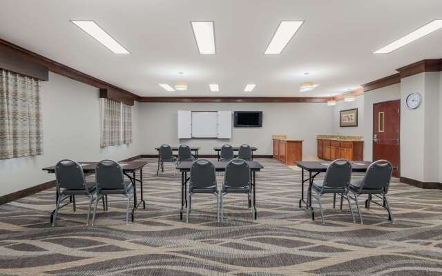 Best Western South Plains Inn & Suites