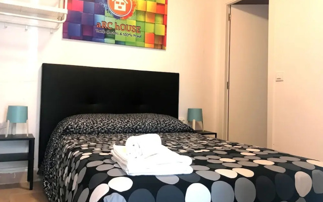 Arc House Sevilla - Hostel
