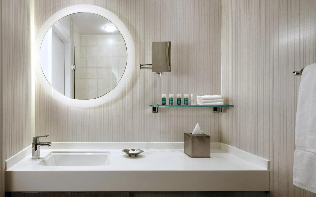One King West Hotel & Residence