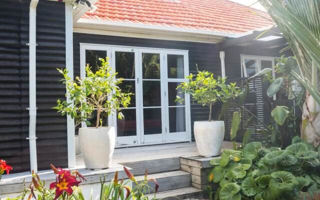 2 Bedroom Garden Oasis in Mount Eden