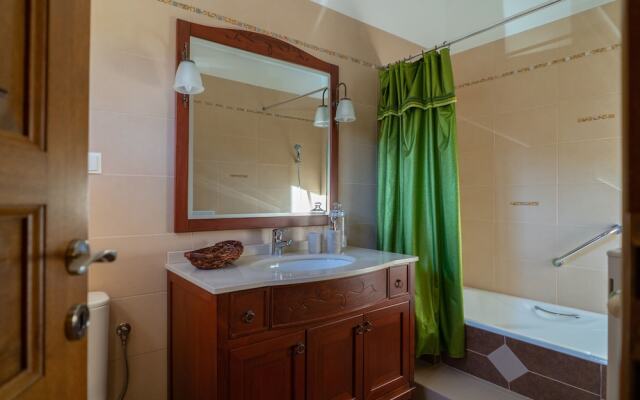 Paul's American Mansion- Volos suburb