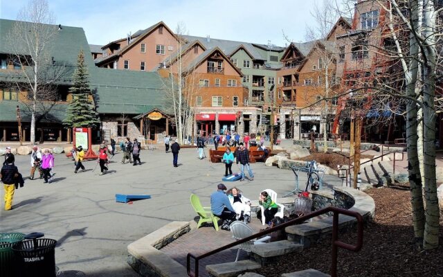 3 Bedroom Mountain Condo in River Run Village With Expansive Mountain Views and Walking Distance to Ski Slopes