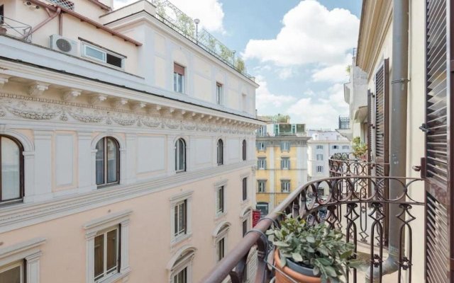 RSH Trevi Fountain Luxury Apartment