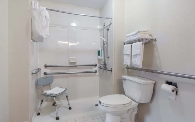 1 Life Studio and Suites