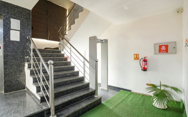 Fabhotel Golden World