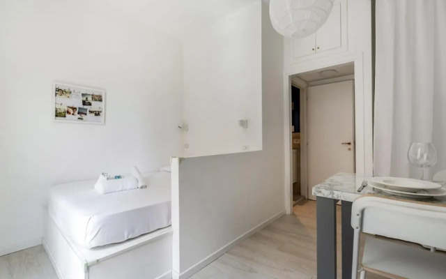 Bright Apt 600mt From Viale Zara!