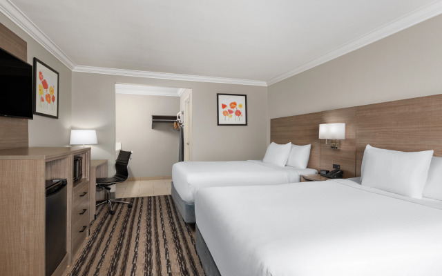 Solara Inn and Suites