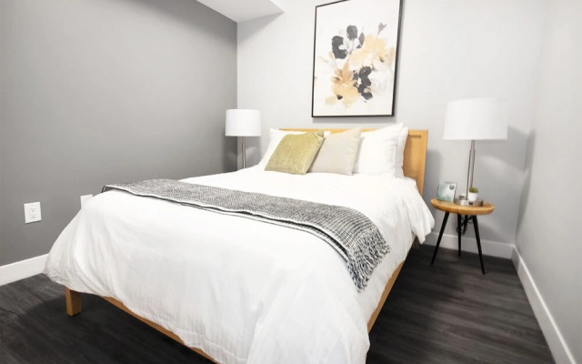 Modern 3BR Unit on Jessie Ave With Insuite Laundry