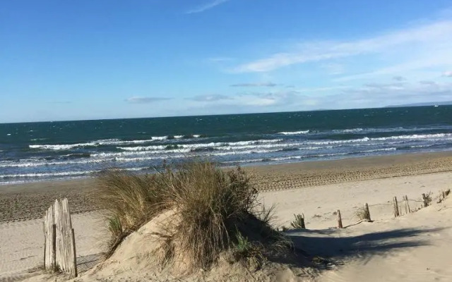 Studio vue port, belle terrasse, piscine