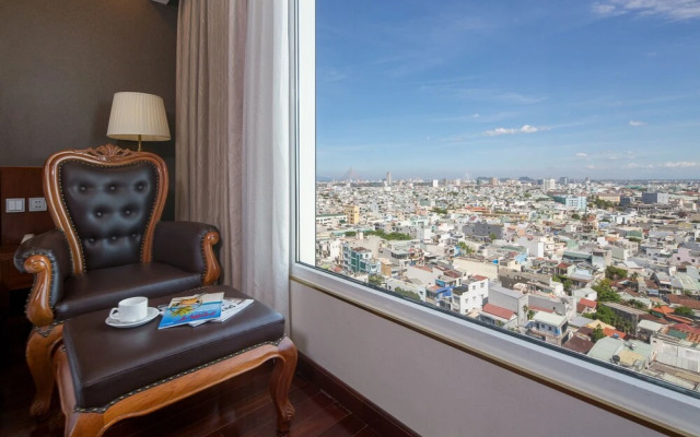 Hom - How Da Nang Airport