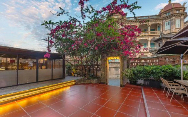 Pumpkin Tower Villa Hotel