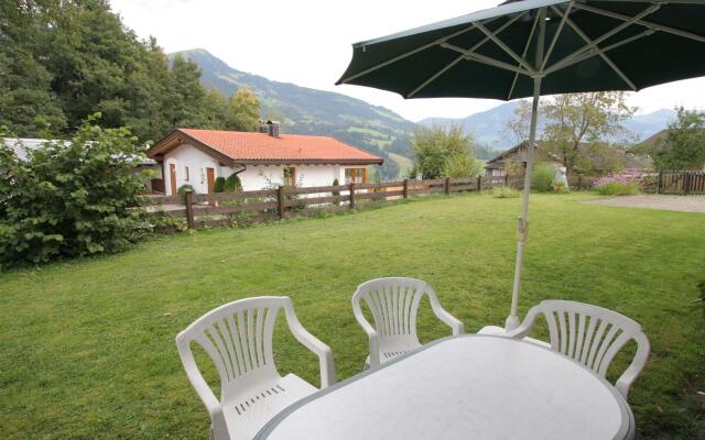 Pleasant Apartment with Sauna, Terrace,Garden,Darts, Parking