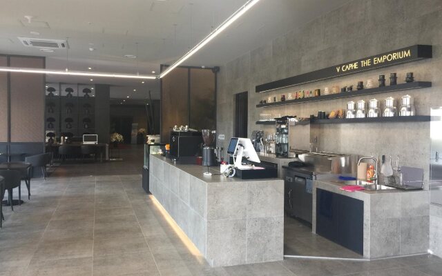 Royal Emporium Incheon Airport Hotel