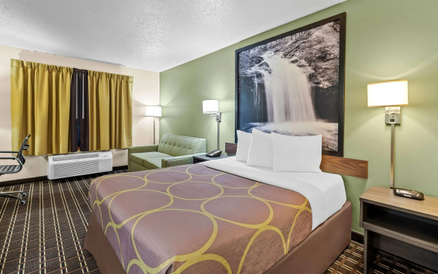 Super 8 by Wyndham Watertown WI