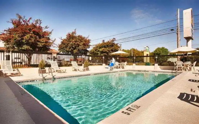 Americas Best Value Inn & Suites Bastrop