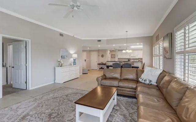 Stunning 3BR Condo w/ Wraparound Porch Ocean Park