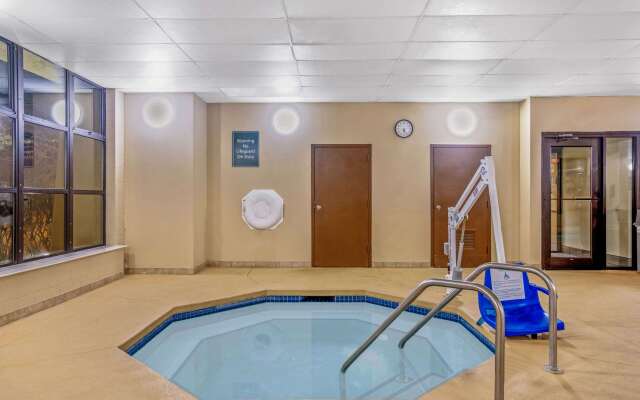 La Quinta Inn & Suites by Wyndham Des Moines West Clive