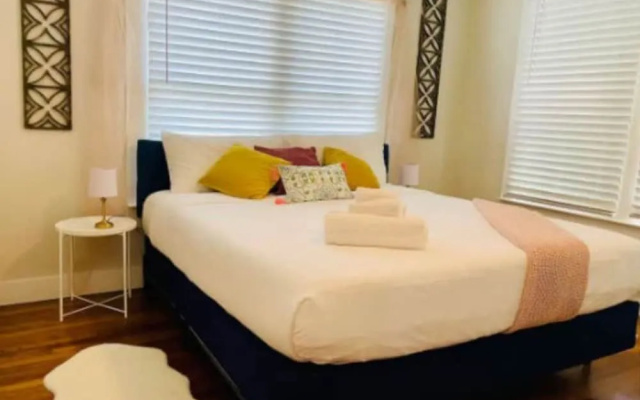 Charming Bungalow Near Historic Downtown