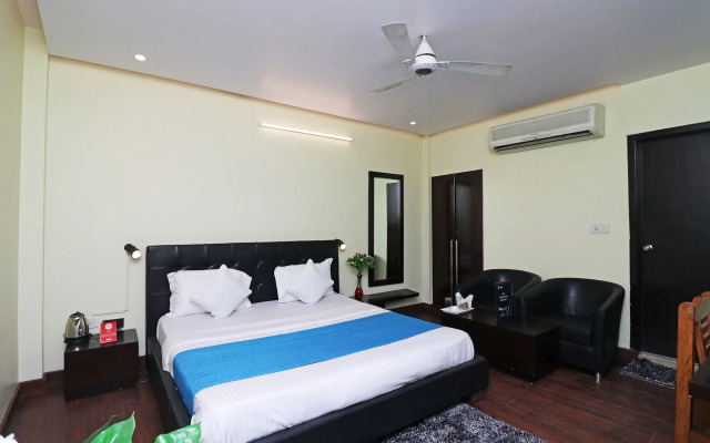 Hotel Feather By OYO Rooms