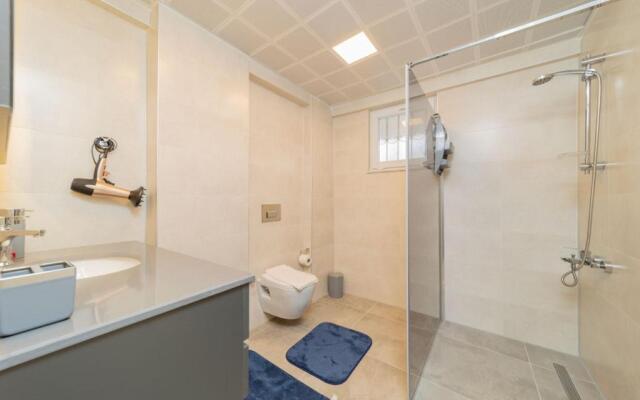 Central Located Big Spacious Flat in Muratpasa