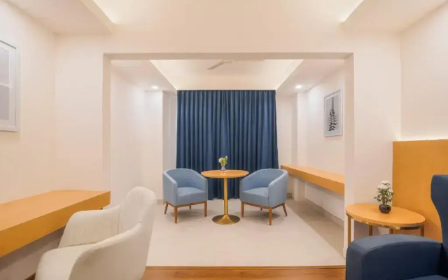 Hotel Turmeric