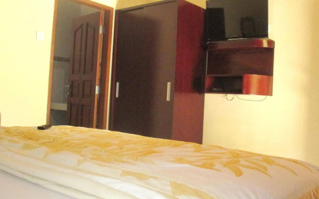 Adus Beach Inn