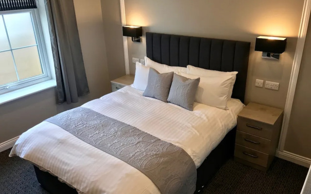 The Raven Hotel - Inn