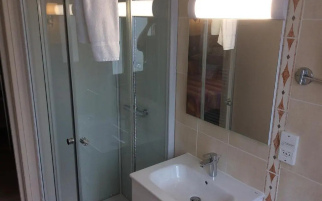 Logis Hotels  Auberge De La Tour   Hôtel Et Restaurant