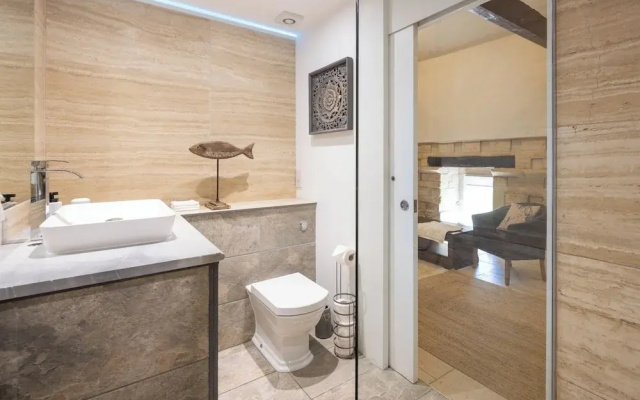 The Dovecote, Rowden Manor- Sleeps 6 & Parking