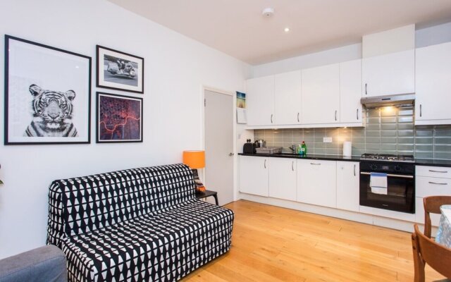 Modern 1 Bedroom Apartment in West London