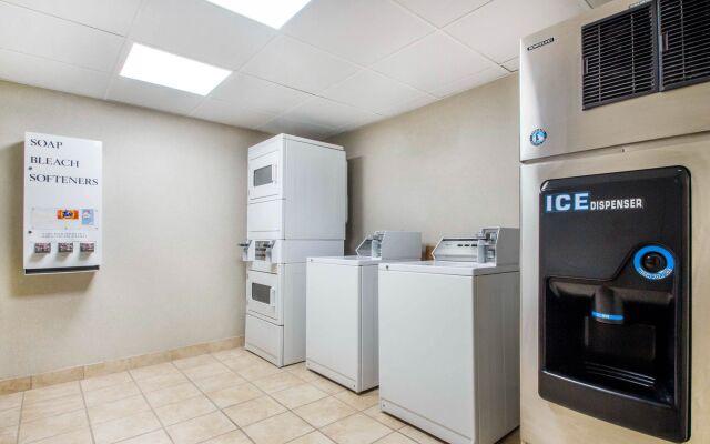 Holiday Inn Express and Suites Albany Airport- Wolf Road by IHG