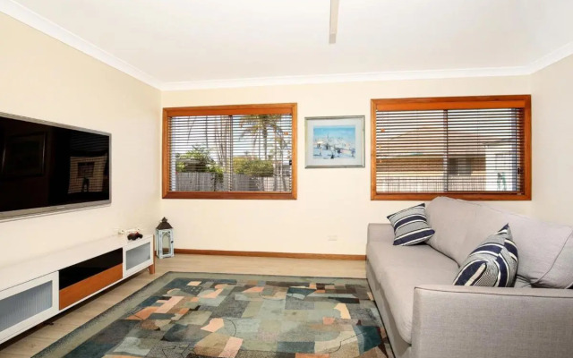 Shores - Pet-Friendly - 1 Min Walk to Beach