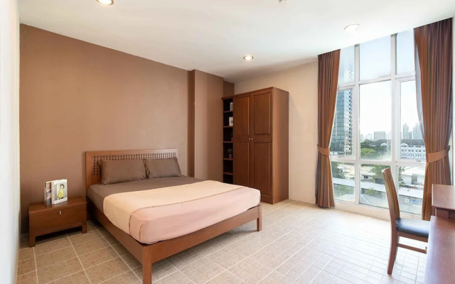 181 Ekkamai Apartment