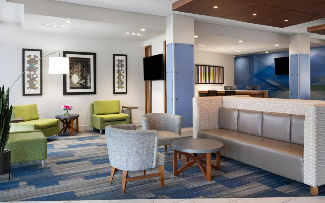 Holiday Inn Express & Suites Madison West - Middleton by IHG - фото 2