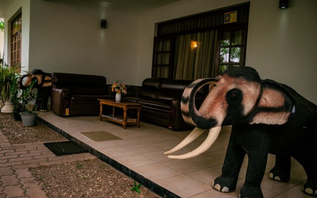 Negombo Blue Villa Hotel