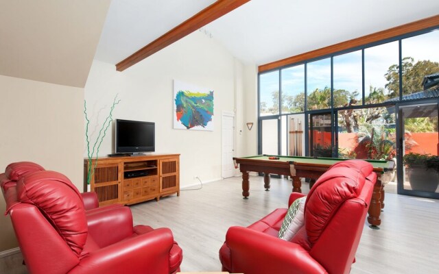 Sandy Point Road, 8, Sandy Bottoms