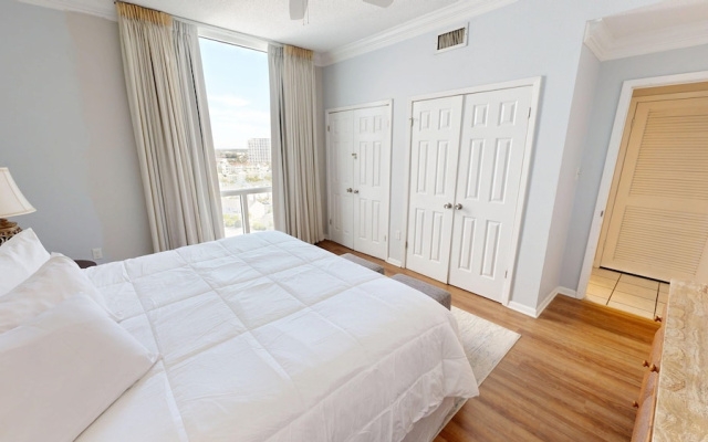 Shoreline Towers 2122 3 Bedroom Condo