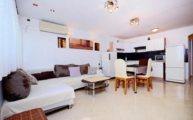 Apartment Diamar