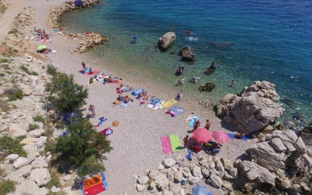 Sunrise Studio Apartments 3