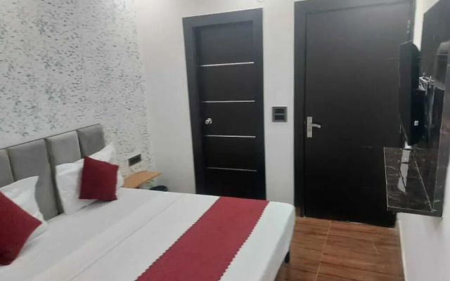 Hotel Twamev Couple Friendly Laxmi Nagar