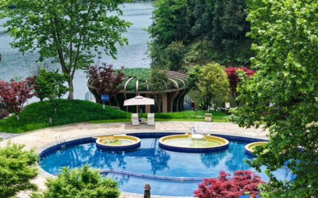 Zai Shengnian · Zhizhou Homestay – Pool – Qiannan