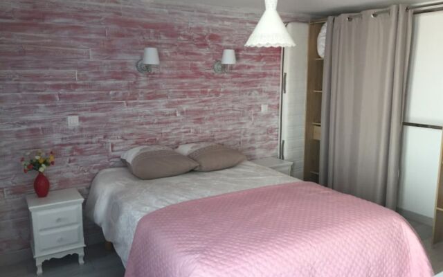 La Maison du Chat Roi. Chambre D'Hote