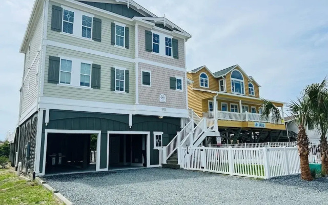 R & R By The Sea 4 Bedroom Home by RedAwning