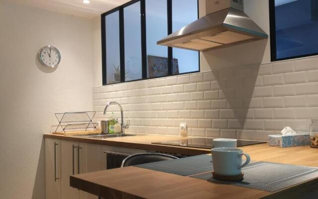 Moderne et paisible studio avec balcon
