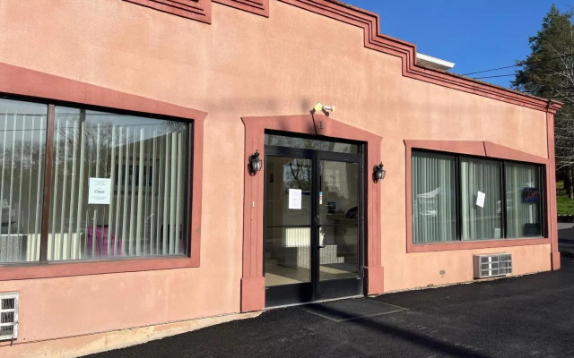 The Warwick Motel and Suites