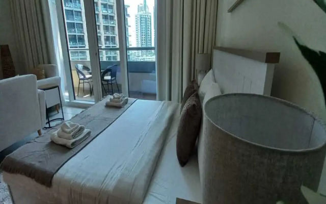 Bay Square 9 Canal View Modern studio
