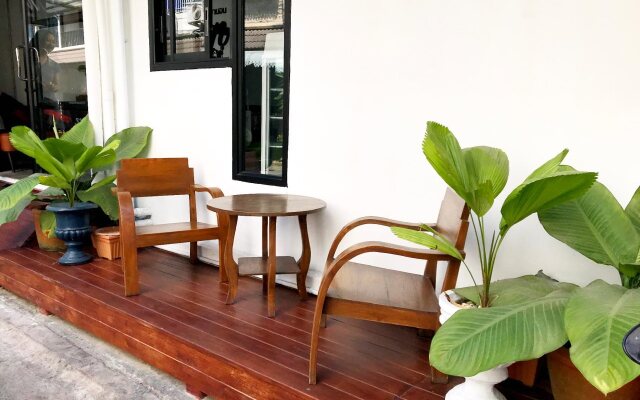 Manon Sleep Eat Drink