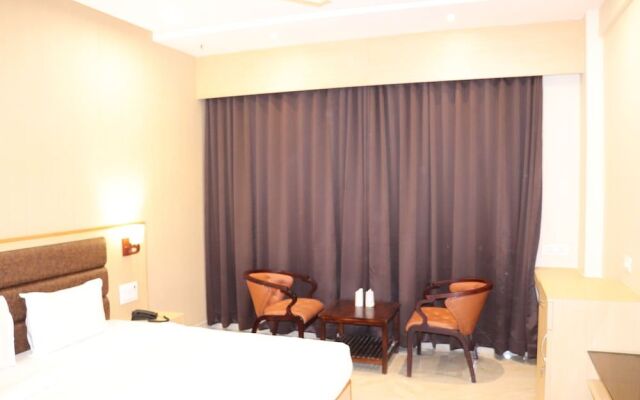 Hotel Aarunya Royale