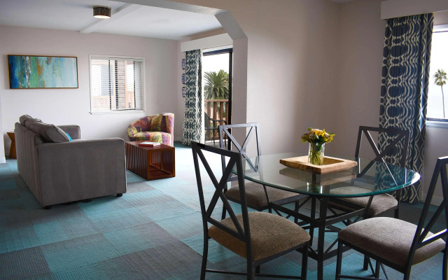 La Jolla Cove Suites