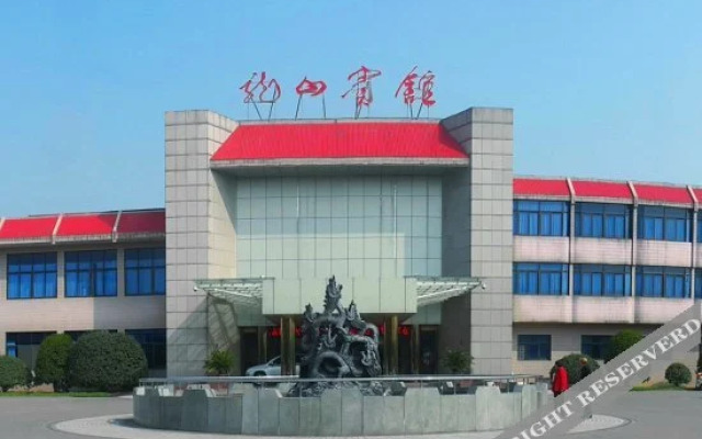 Longshan Hotel